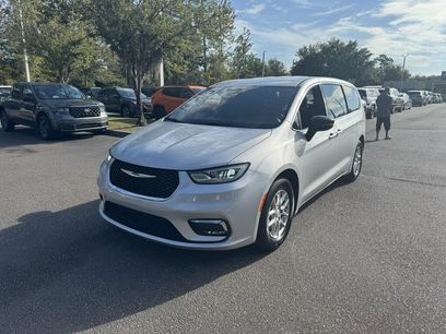 Used 2026 Chrysler Pacifica Select