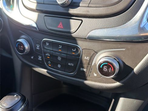 Used 2018 Chevrolet Equinox LT w/ Sun & Infotainment Package image 22