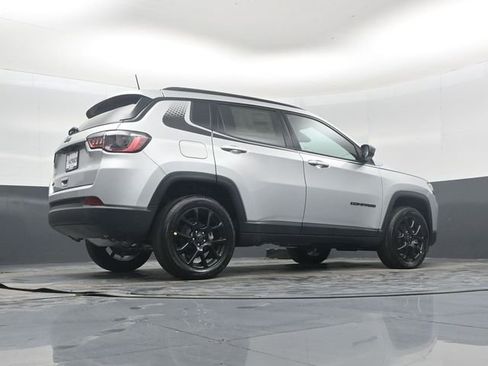 New 2026 Jeep Compass Latitude AWD/4WD image 39