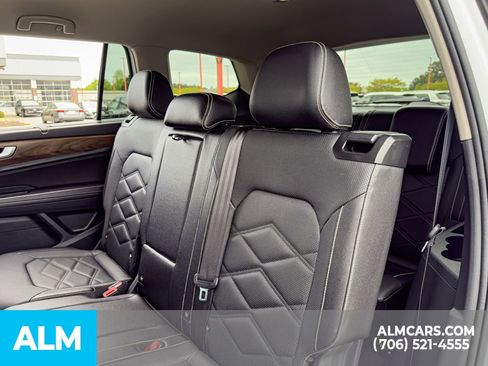 Used 2025 Volkswagen Atlas SE image 17