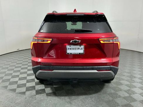 Used 2025 Chevrolet Equinox LT w/ Convenience Package II FWD image 6