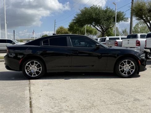 Used 2016 Dodge Charger SXT image 3