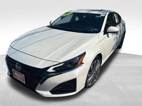 Used 2023 Nissan Altima 2.5 SL AWD/4WD image 2