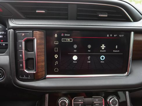 Used 2023 GMC Yukon Denali Ultimate AWD/4WD image 17