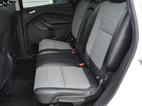 Used 2019 Ford Escape SE image 16