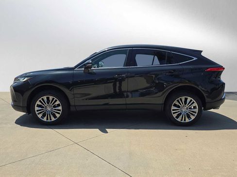 Used 2024 Toyota Venza XLE AWD/4WD image 6