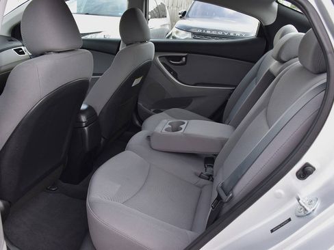 Used 2015 Hyundai Elantra SE w/ Option Group 02 FWD image 12