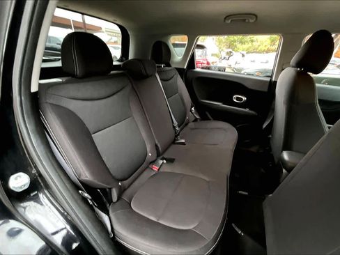 Used 2019 Kia Soul image 17