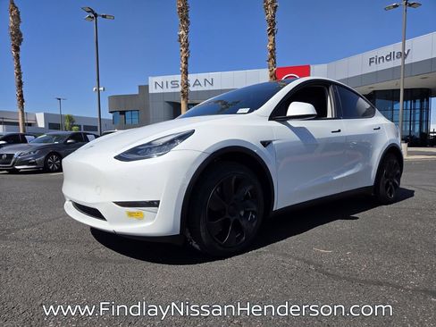 Used 2022 Tesla Model Y Long Range AWD/4WD image 2