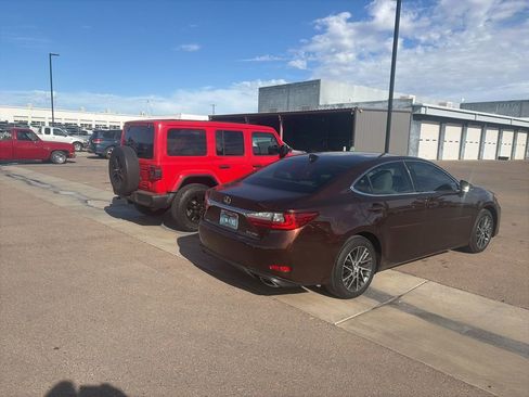Used 2017 Lexus ES 350 w/ Navigation System Package image 4