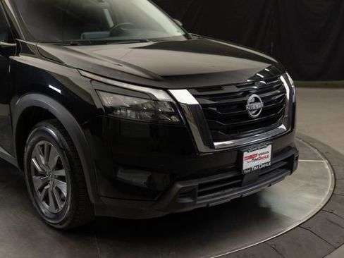 Used 2024 Nissan Pathfinder SV AWD/4WD image 3