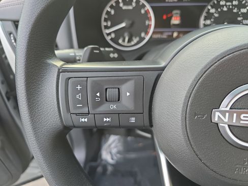 Used 2024 Nissan Rogue S image 19