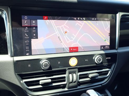 New 2026 Porsche Macan AWD/4WD image 18
