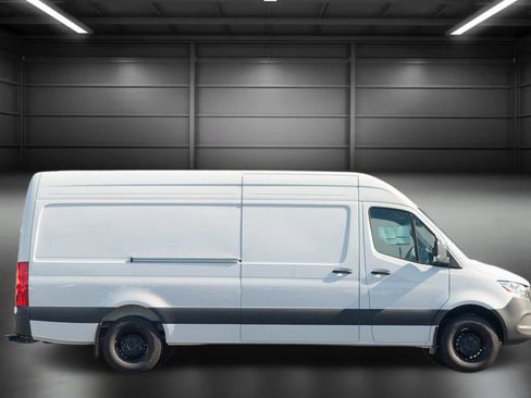 Used 2025 Mercedes-Benz Sprinter 2500 image 6