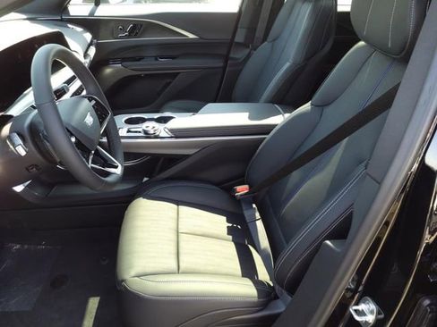 New 2025 Cadillac Lyriq Luxury image 5