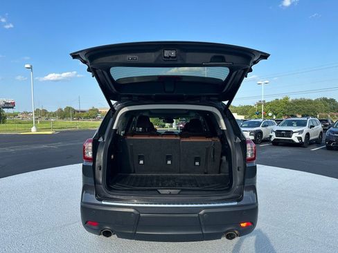 Used 2023 Subaru Ascent Touring AWD/4WD image 9