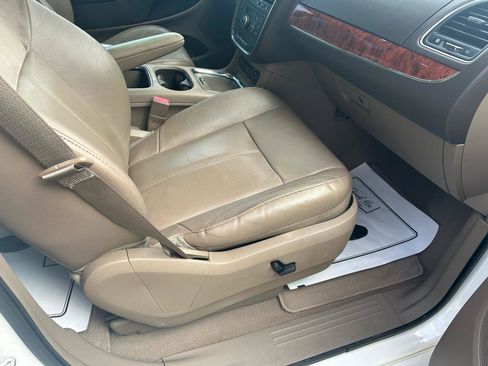 Used 2012 Chrysler Town & Country Limited w/ Luxury Group image 12