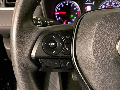 Used 2019 Toyota RAV4 XLE Premium image 18