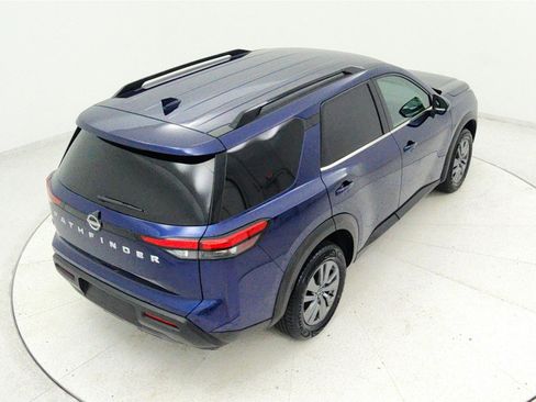 Used 2025 Nissan Pathfinder SV FWD image 17