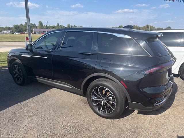 Used 2025 Lincoln Nautilus Premier AWD/4WD image 10