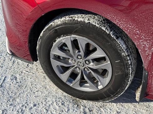 Used 2025 Toyota Sienna LE image 10