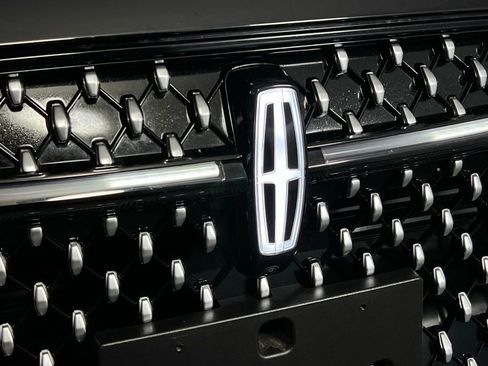 Used 2024 Lincoln Nautilus Reserve image 12