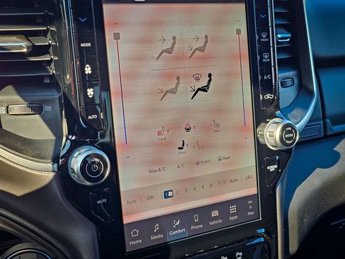 New 2026 RAM 1500 4x4 Crew Cab image 27