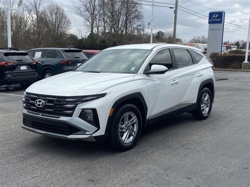 Certified 2025 Hyundai Tucson SE image 7