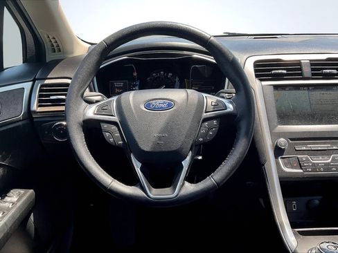 Used 2018 Ford Fusion SE w/ Fusion SE Technology Package FWD image 5