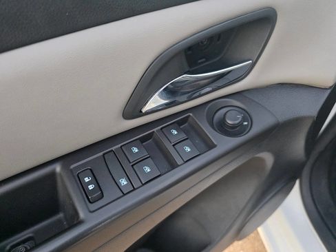 Used 2016 Chevrolet Cruze LS image 13