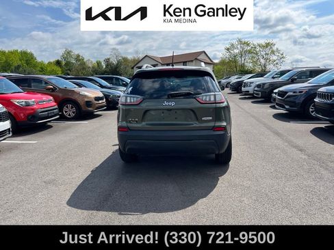 Used 2019 Jeep Cherokee Latitude Plus w/ Cold Weather Group AWD/4WD image 6