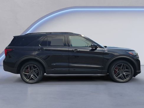 Used 2025 Ford Explorer ST-Line w/ ST-Line Street Pack AWD/4WD image 7