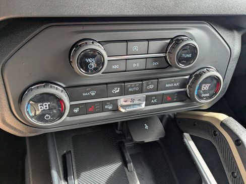 New 2025 Ford Bronco Badlands image 19