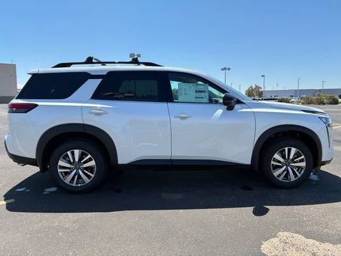 New 2026 Nissan Pathfinder SL FWD image 7