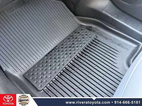 Used 2023 Toyota Highlander XLE image 23