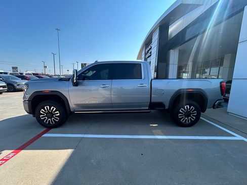 Used 2024 GMC Sierra 2500 Denali Ultimate w/ Max Trailering Package AWD/4WD image 2