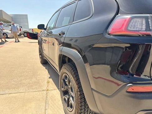 Used 2022 Jeep Cherokee Trailhawk w/ Sound & Nav Group AWD/4WD image 9