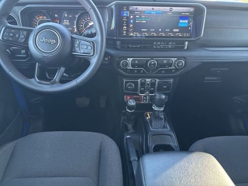 Used 2025 Jeep Wrangler Rubicon image 15
