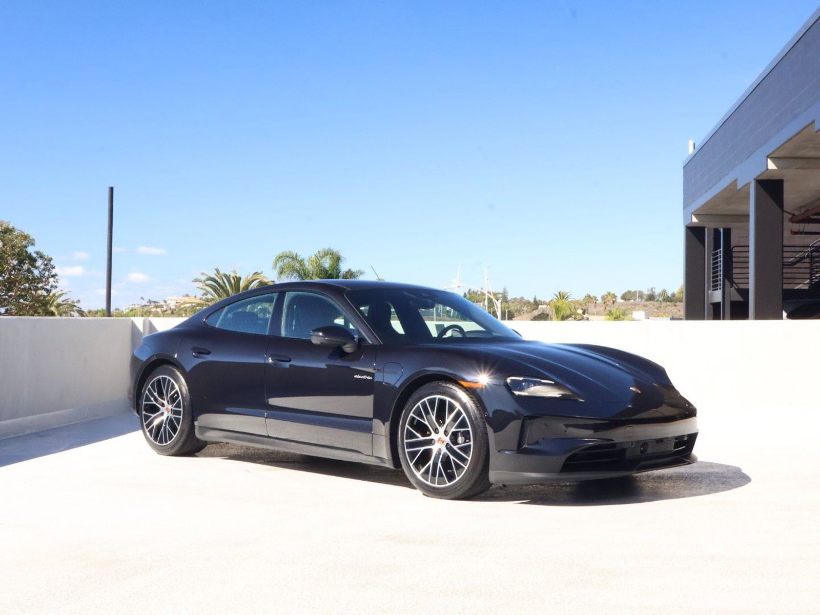 Certified 2025 Porsche Taycan w/ Premium Package RWD image 7