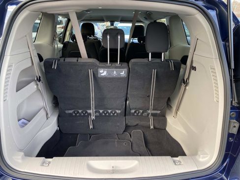 Used 2019 Chrysler Pacifica LX image 5