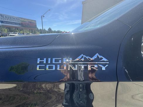 Used 2023 Chevrolet Suburban High Country AWD/4WD image 26