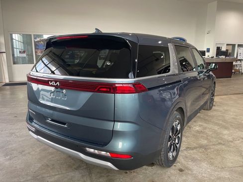 Used 2023 Kia Carnival EX FWD image 6