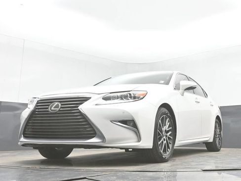 Used 2017 Lexus ES 350 w/ Luxury Package FWD image 40