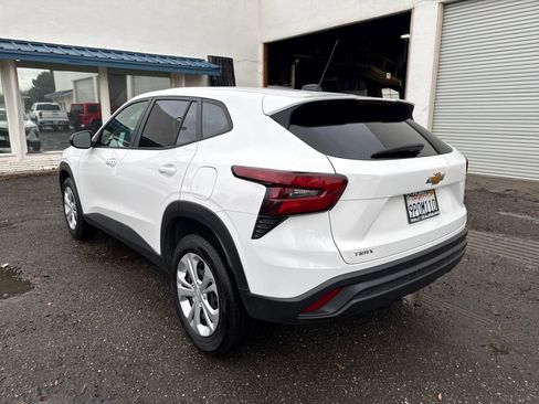 Used 2024 Chevrolet Trax LS image 3