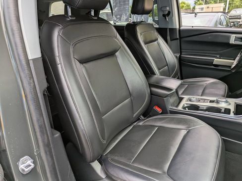 Used 2021 Ford Explorer XLT w/ Equipment Group 202A AWD/4WD image 39
