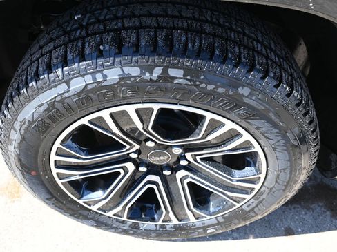 New 2026 Jeep Grand Wagoneer L 4WD w/ HD Trailer Tow Package image 6