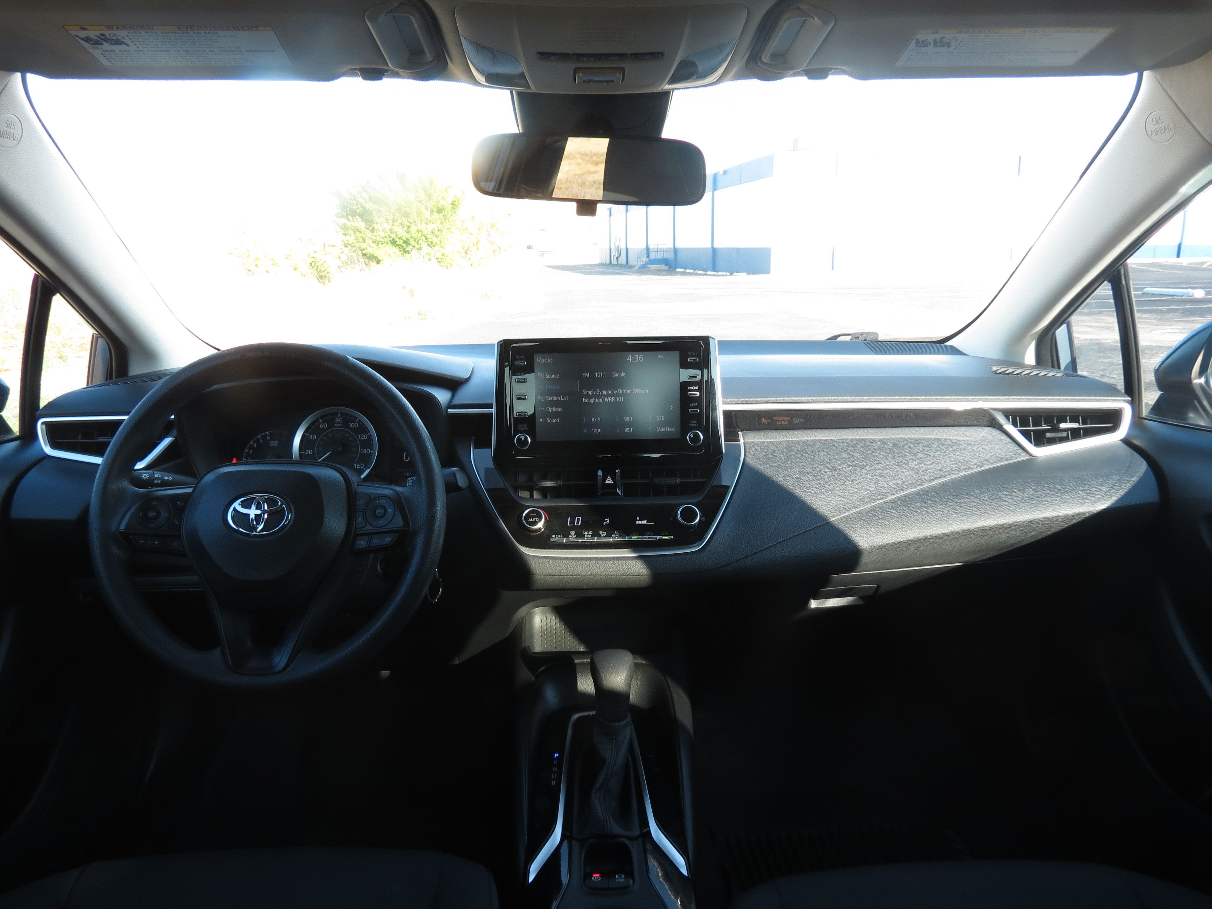 Used 2020 Toyota Corolla LE FWD image 12