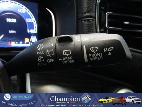 Used 2023 Jeep Wagoneer L Series II AWD/4WD image 32