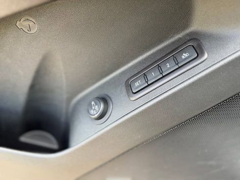 Used 2022 Chevrolet Equinox Premier FWD image 10