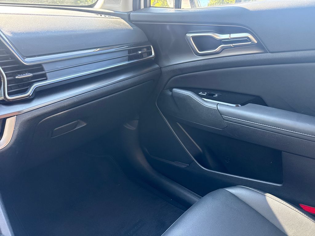 Used 2025 Kia Sportage EX w/ Premium Package FWD image 17